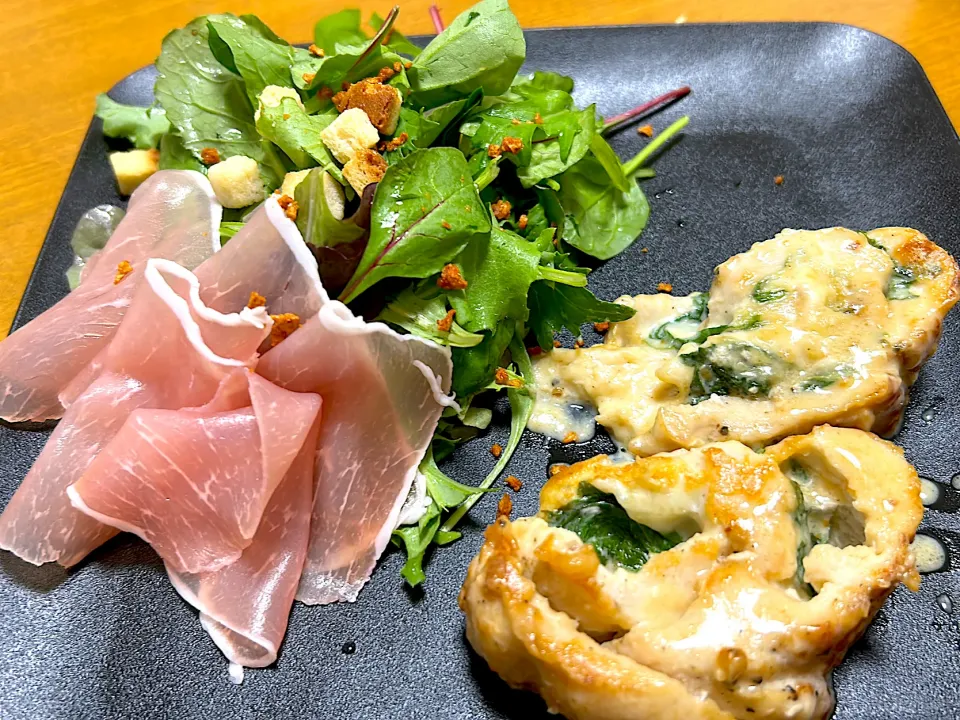 チキンのチーズロールと生ハムサラダ🥗|はるさん