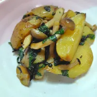 新じゃがとしめじ、大葉のバター醤油炒め|藤さんちのごはんさん
