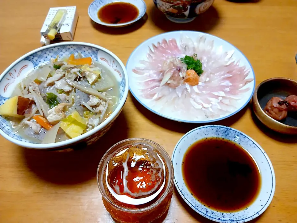 今宵はこんな感じ さつま汁（豚汁）、本めんぼ（カワハギ）の菊花盛り|🐈⸒⸒⸒⸒つるのダンス🐈🐾さん