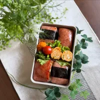5/21❤︎主人のスパムおにぎり弁当🌱
（プレーン.焼肉タレ）

＊ お昼ごはん
＊ 主人弁当
＊ スパム
＊ 九条ねぎたまご焼き
＊ スパムおにぎり 
＊ ほうれん草の胡麻和え
＊ えび寄せフライ|Makinsさん