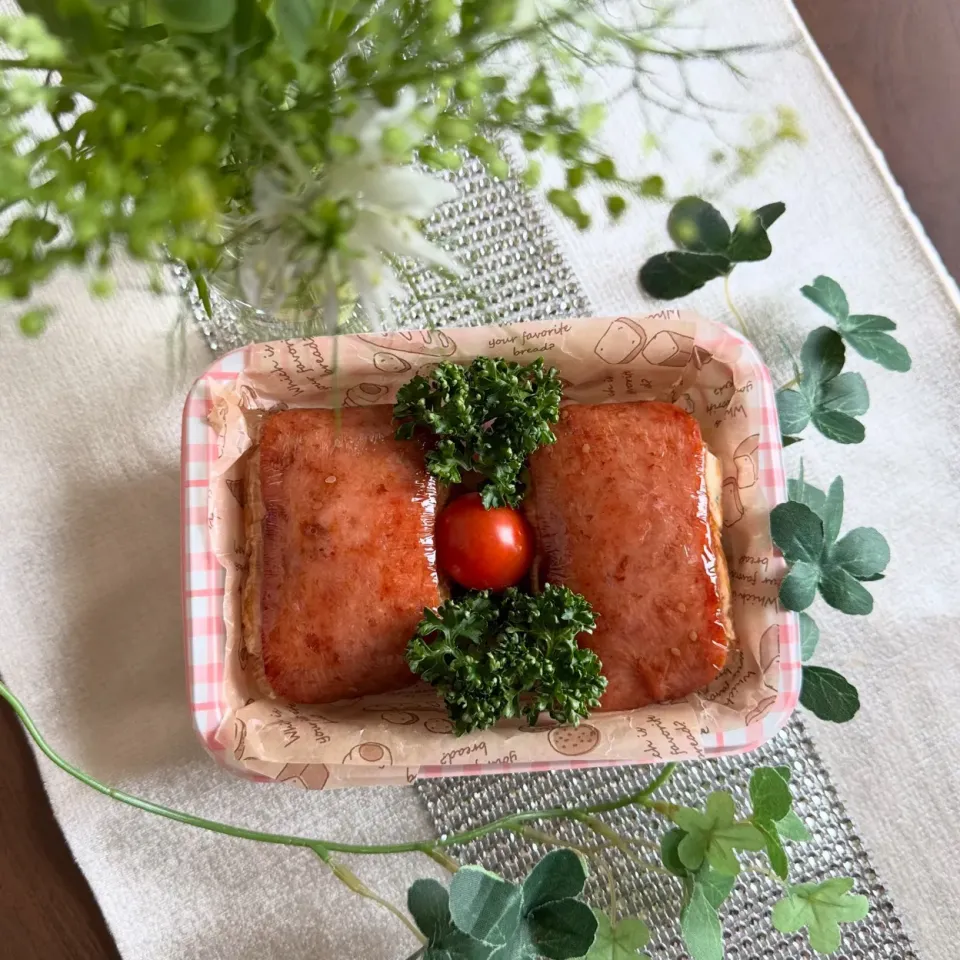 5/21❤︎私のスパムおにぎり弁当🌱
（焼肉タレたまご焼き、プレーンたまご焼き）

＊ お昼ごはん
＊ 私弁当
＊ スパム
＊ スパムおにぎり|Makinsさん
