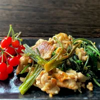 豚肉とコシアブラの白みそ炒め