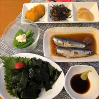 ☆刺身わかめ　☆イワシ煮付け　☆スナップエンドウマヨ　☆3種盛り