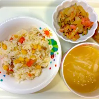 (5/21)4歳児のご飯　　　　　　　　　　　　　ピラフ風炊き込みご飯、白菜&鮭の炒め物、オニオンスープ|Kahoさん