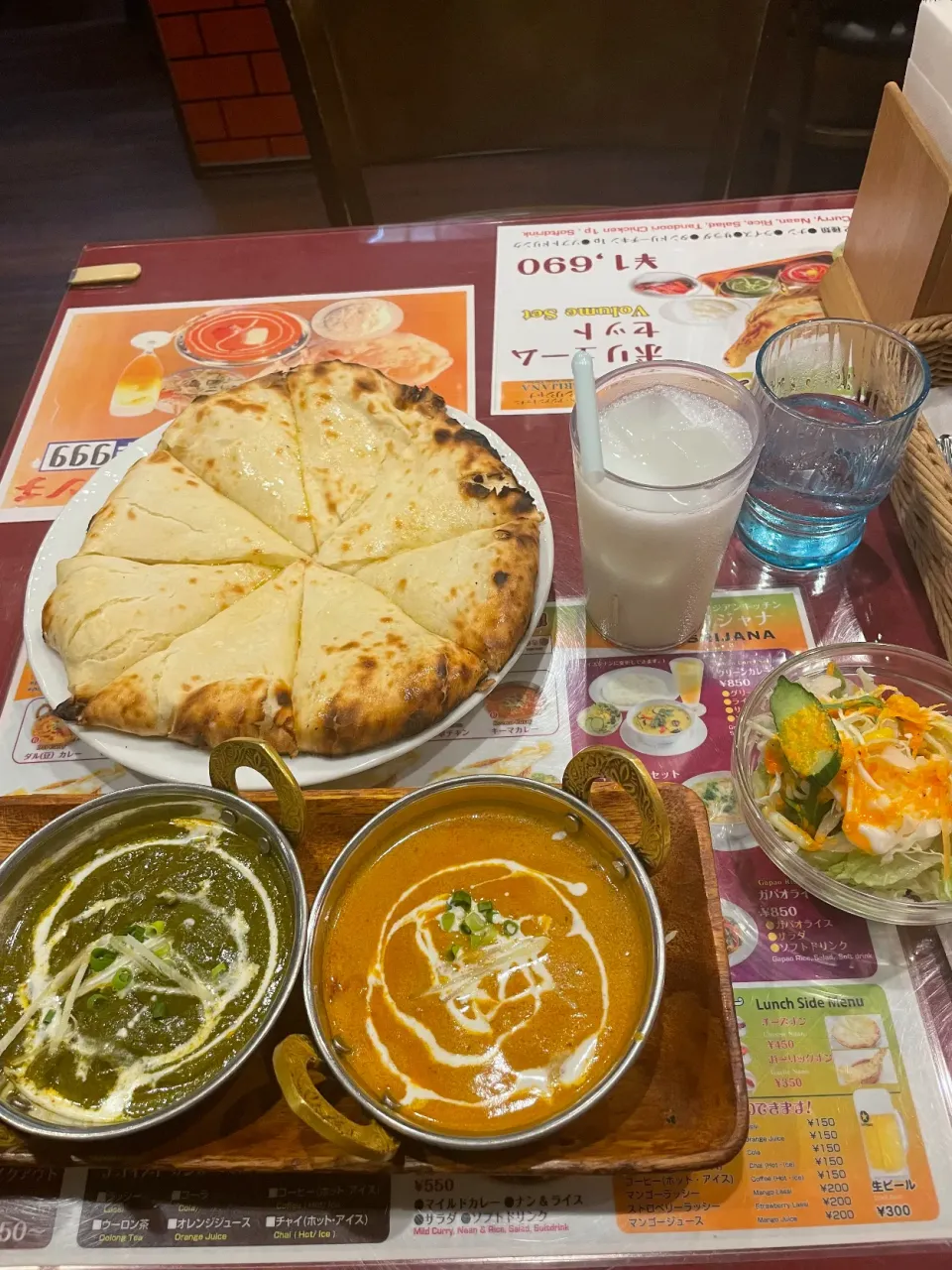ほうれん草カレー　チキンカレー　チーズナン|にゃふてんさん