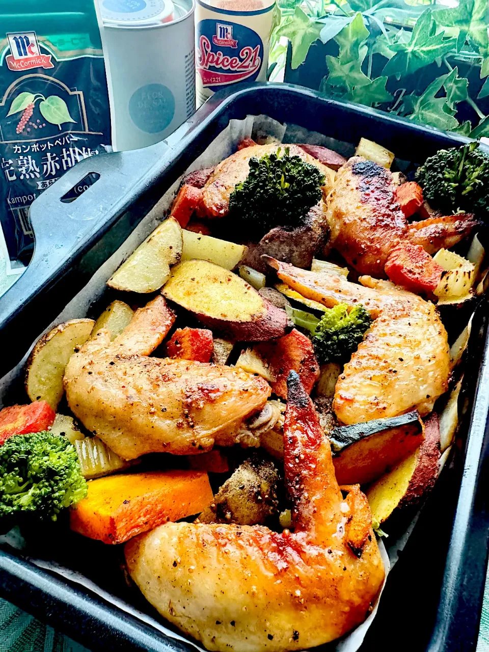 🌺🌺Foodie🌺🌺さんの料理 2種類の味❣️Spice21と完熟赤胡椒の鶏手羽先のぎゅうぎゅう焼き|🌺🌺Foodie🌺🌺さん