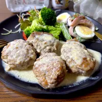 味噌ソースハンバーグ&つぶみそスナップエンドウ🫛サラダ✨
