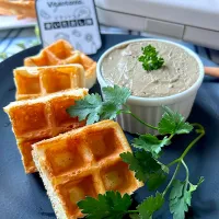 【ビタントニオ使いたおし隊 💛ワッフル&ホットサンドベーカー】ワッフルプレート de チーズオニオンワッフル|まなまな♡さん