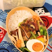 cocco+さんのお料理〜マスタードは隠し味✨️鶏むね肉の甘辛味噌炒めのお弁当|f.1125beさん