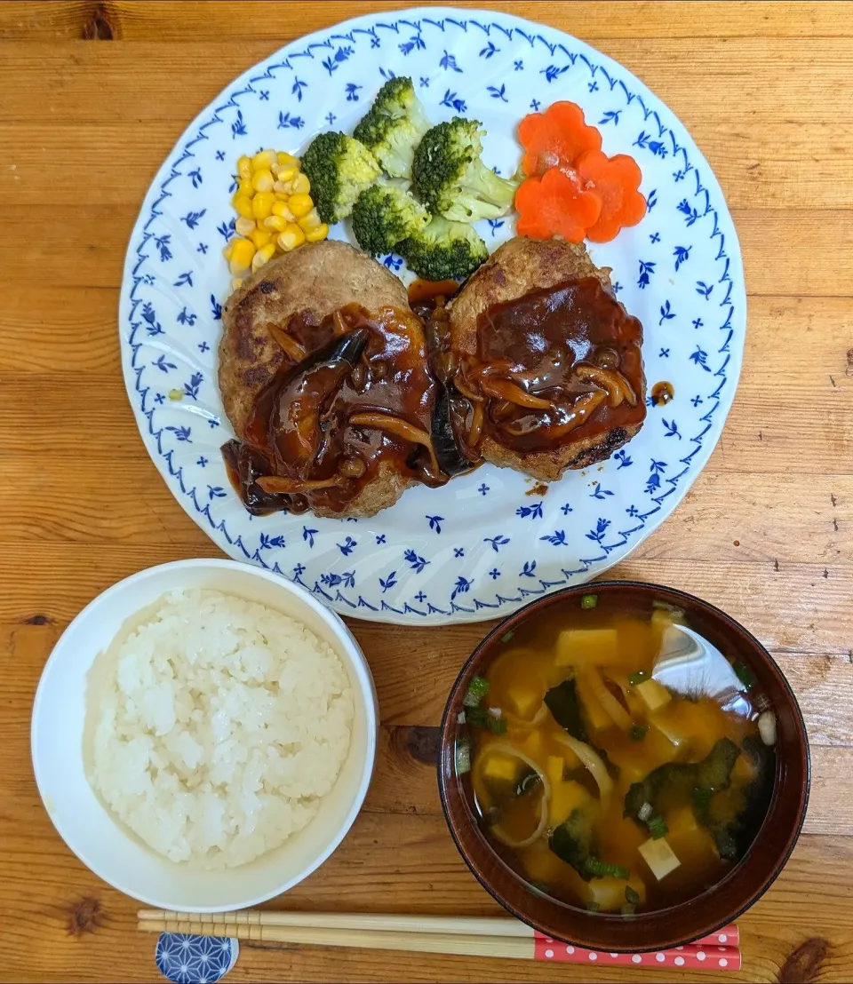 息子が初めて作ったハンバーグ🍽️|まゆめろさん