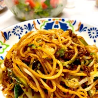 Beef Pan Fried Noodles with Garlic and Cabbage|gonbenさん