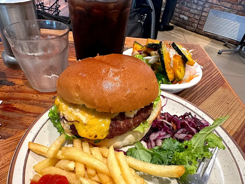 JSバーガー　サラダバー　アイスコーヒー|マハロ菊池さん