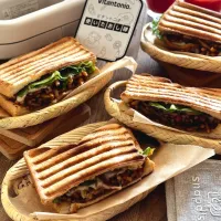 ビタントニオ使いたおし隊ワッフル＆ホットサンドベーカー/冷凍の焼きそばのホットサンド🍞|chiaki3（平川ちあき）さん