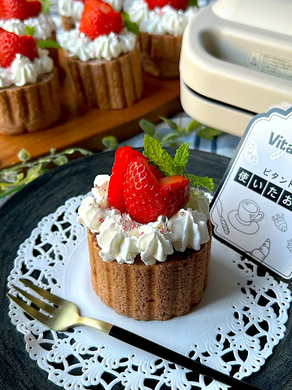 【ビタントニオ使いたおし隊 💛ワッフル&ホットサンドベーカー】マルチサンドプレート de いちごのショコラロールケーキ🍓|まなまな♡さん