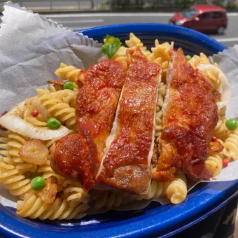 Snapdishの人気料理写真:鶏モモのトマト煮のせフジッリ