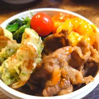エビチリと焼肉のお弁当(*^^*)|しーPaPaさん