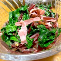 赤ほうれん草のバター醤油ソテー ポリフェノールたっぷりの赤い茎が特徴のほうれん草 今が時期