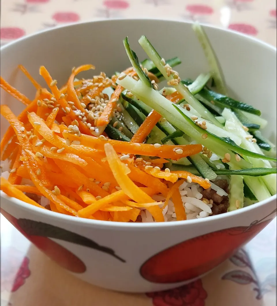 サラダ丼？|きつねさん