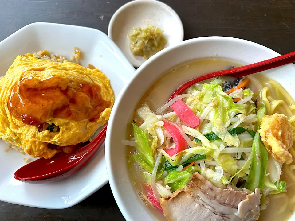 ピリ辛ちゃんぽん＆ふわトロ卵乗せチャーハン|ATSUMIさん