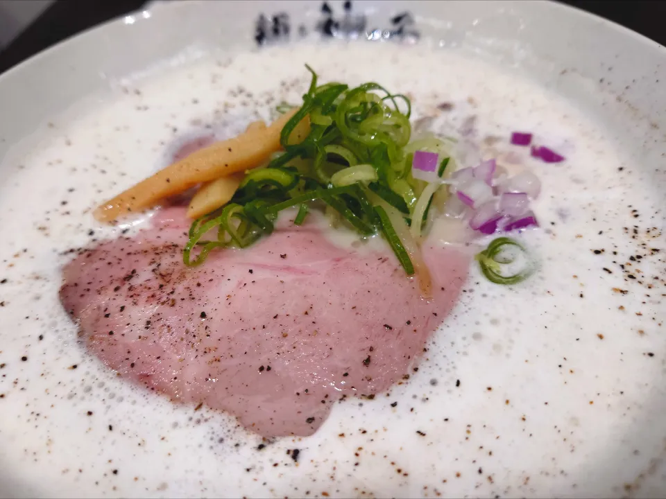 【5/28までの催事出展 from 
札幌市】
麺と神の子
鶏塩泡白湯
＠新宿高島屋 初夏の大北海道展
25140
〈醤71塩24噌󠄀13タ5昆7出7F7冷5
混1〉|大脇さん