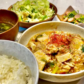 Snapdishの人気料理写真:麻婆豆腐。他。