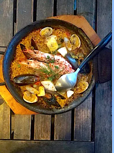 〆はやっぱり魚介（海老・イカ・ムール貝・アサリ）のパエリア　BAR DUFI （バル ドゥフィ） - 国際センター/スペイン料理 | 食べログ
https://s.tabelog.com/aichi/A2301/A230101/23036568/|なびさん