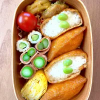 懲りずに息子の苦手なアスパラ入れたお稲荷さん弁当☺︎