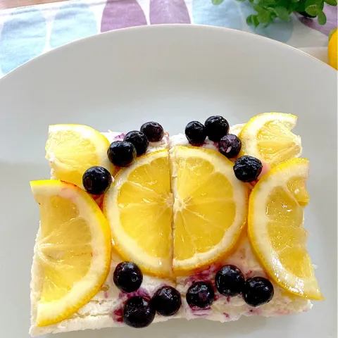 「キャステロ ホイップクリームチーズ プレーン」を使ってみたSnapdishの料理・レシピ写真:キャステロクリームチーズでオープンサンド