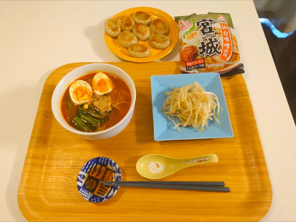 今日の昼食　辛味噌ラーメン、ニラ饅頭|pinknari🐰🌈さん