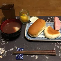 網焼き餅入りお汁粉、ピーナッツバタークリームコッペパン、ボロネーゼパン、沢庵、ロースハム、六条麦茶(昼飯)|enarinさん