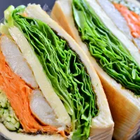 パンガシウスとチーズと野菜のサンドイッチ|Yasuo  Watanabeさん