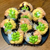 具沢山おにぎり(枝豆鮭卵しらす塩昆布小えび)|o-kazuさん