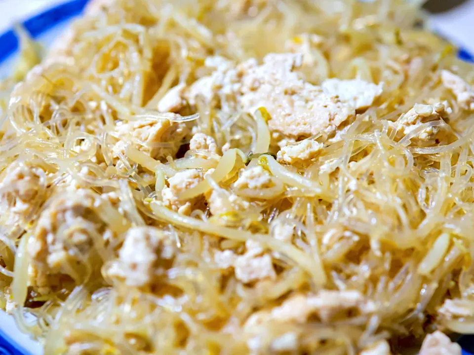 鶏ひき肉ともやしのチャプチェ|アリーさん