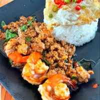 Khao Pad Gaprao Moo Sap & Goong + Kai Dao 🐷🦐🍳🤤