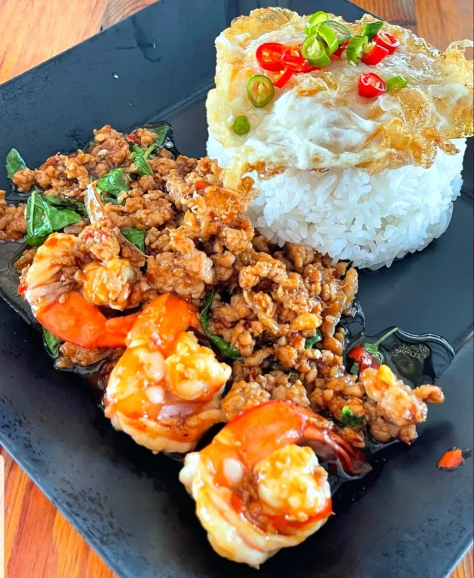 Khao Pad Gaprao Moo Sap & Goong + Kai Dao 🐷🦐🍳🤤|An'leeさん