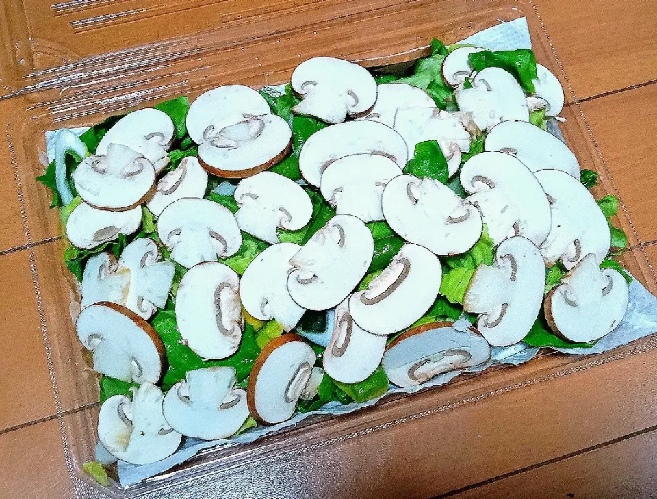 【自作】生マッシュルームと5種の緑野菜のプレゼント🎁|Falco*さん