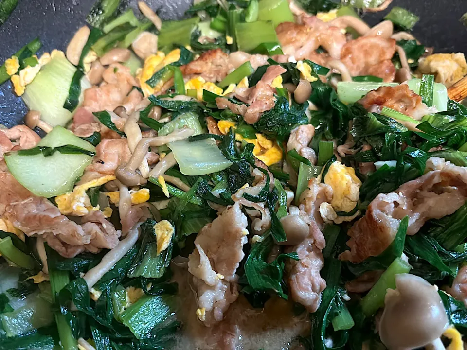 ニラ、チンゲンサイと豚卵炒め！|チョコレートさん