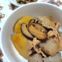 豚こま、新じゃが、こんにゃくの煮物|藤さんちのごはんさん