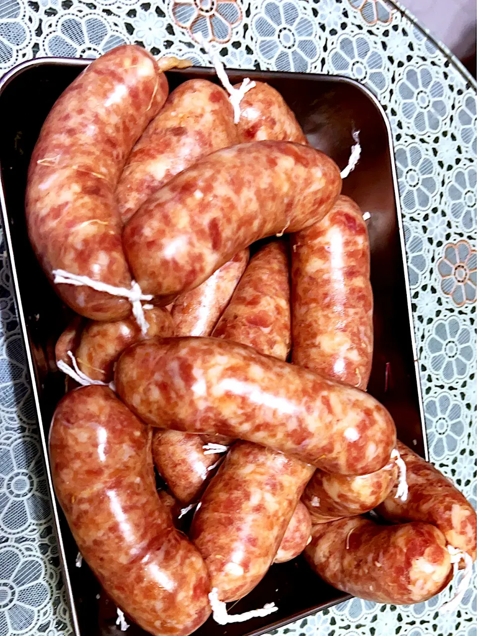 最不怕人家吃的大香腸
明明心裡打定主意要灌小一點，
結果——計劃永遠趕不上現實的雙手速度！
一個不小心，又灌成「大腸Style」🤣

不過話說回來，
每灌一次就更熟練，
每一次也都更夠味、更有自家風格！
#越做越香 #手作香腸 #肥瘦剛剛好
#黑豬肉香腸果真不一樣|林瑀琦🔥yuchiさん