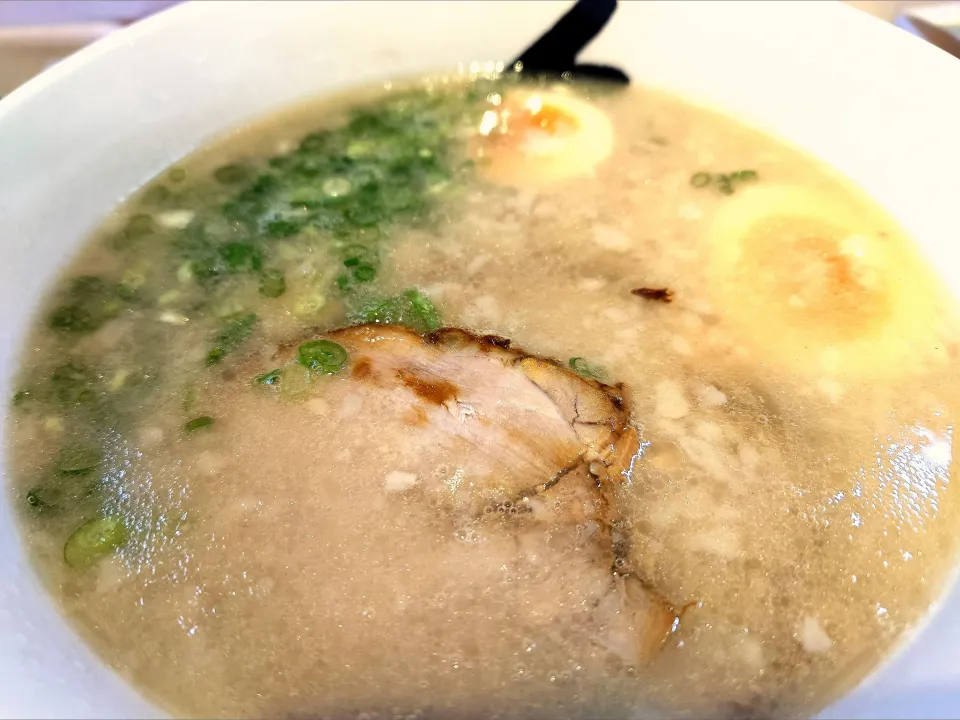 【5/27までの催事出展 from 
福岡市】
初代 秀ちゃん
ラーメン煮玉子入り 
(麺やわ、1,001円)
＋替玉 (やわ、150円)
＠東武百貨店池袋店
うまかもん よかもん 福岡展
25142
〈醤72塩24噌󠄀13タ5昆7出7F7冷6
混1〉|大脇さん