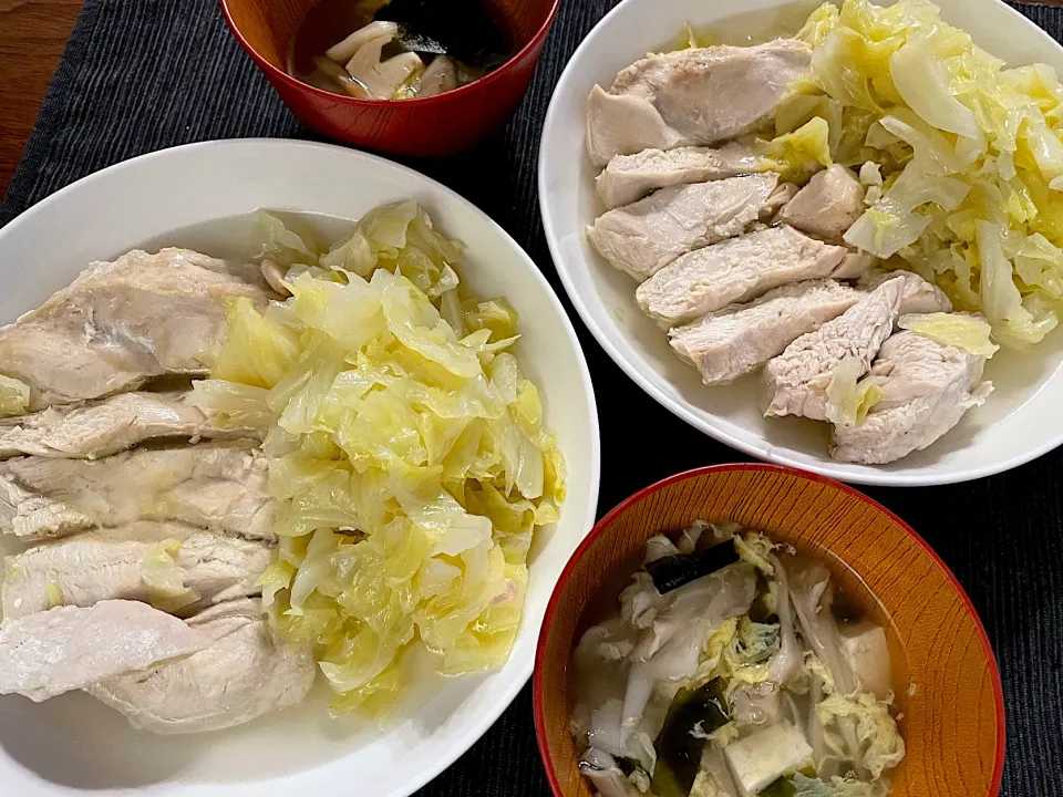 鶏むねとキャベツの蒸しものメインのお夕飯🌛|みーぬさん
