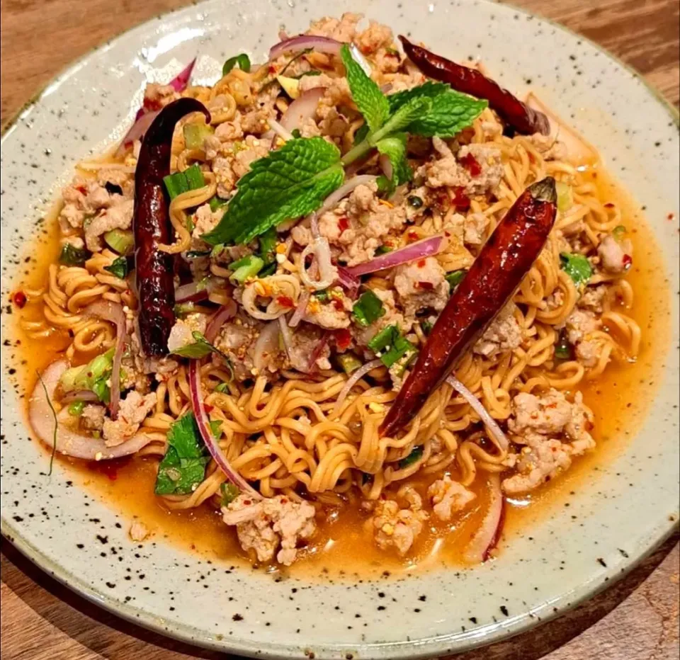 Spicy Ground Pork Salad w/ Instant Noodles aka Larb Mama Moo.Sap (ลาบมาม่าหมูสับ) 🤤🌶🌶🌶|An'leeさん