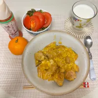 親子丼、サラダ、みかん|むぎさん