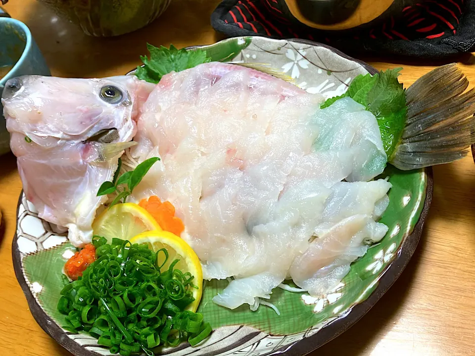 32cmの本めんぼ‼️❣️ 最近このサイズはめっきり上がらなくなったのですが…やっと手に入りました❣️こちらの街の福岡等の居酒屋や和食屋さんでこのサイズをもし頼んだら多分1万は超えると思います👀やった＼(^o^)／|🐈⸒⸒⸒⸒つるのダンス🐈🐾さん