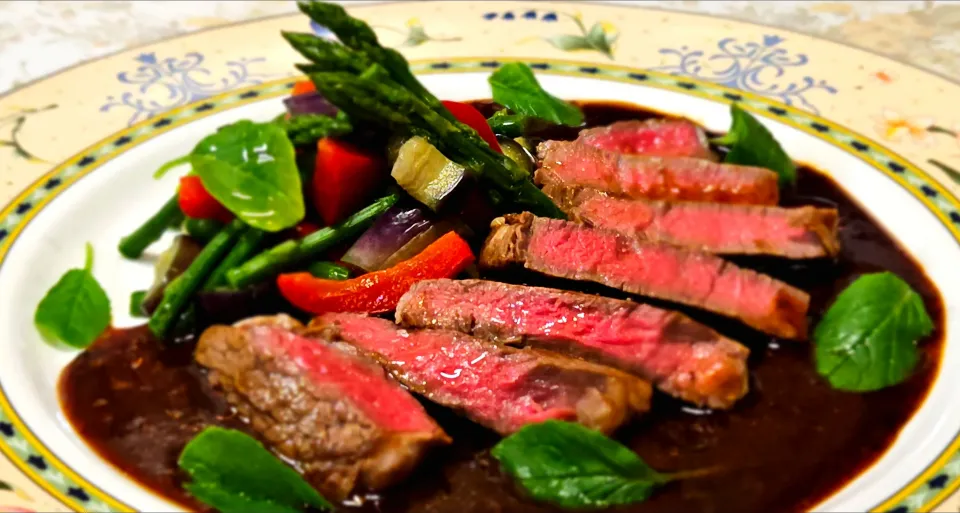 #牛フィレ肉のステーキ　温野菜添え|金井義則さん