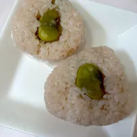 そら豆のおにぎり🍙|Syonaさん