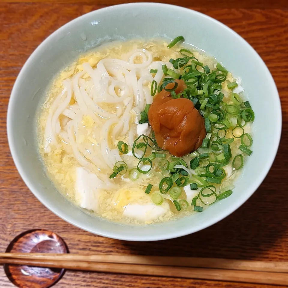 玉子とお豆腐のあんかけうどん|きつねさん