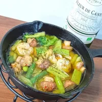 【自作】小海老とマッシュルーム、枝豆と色々緑野菜のアヒージョ🍷