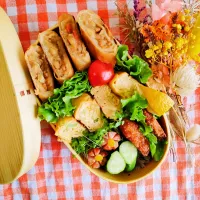 春巻き弁当
　春巻き
　シャウエッセン
　だし巻きたまご

美味しくできました✨|ふかふかごはんさん