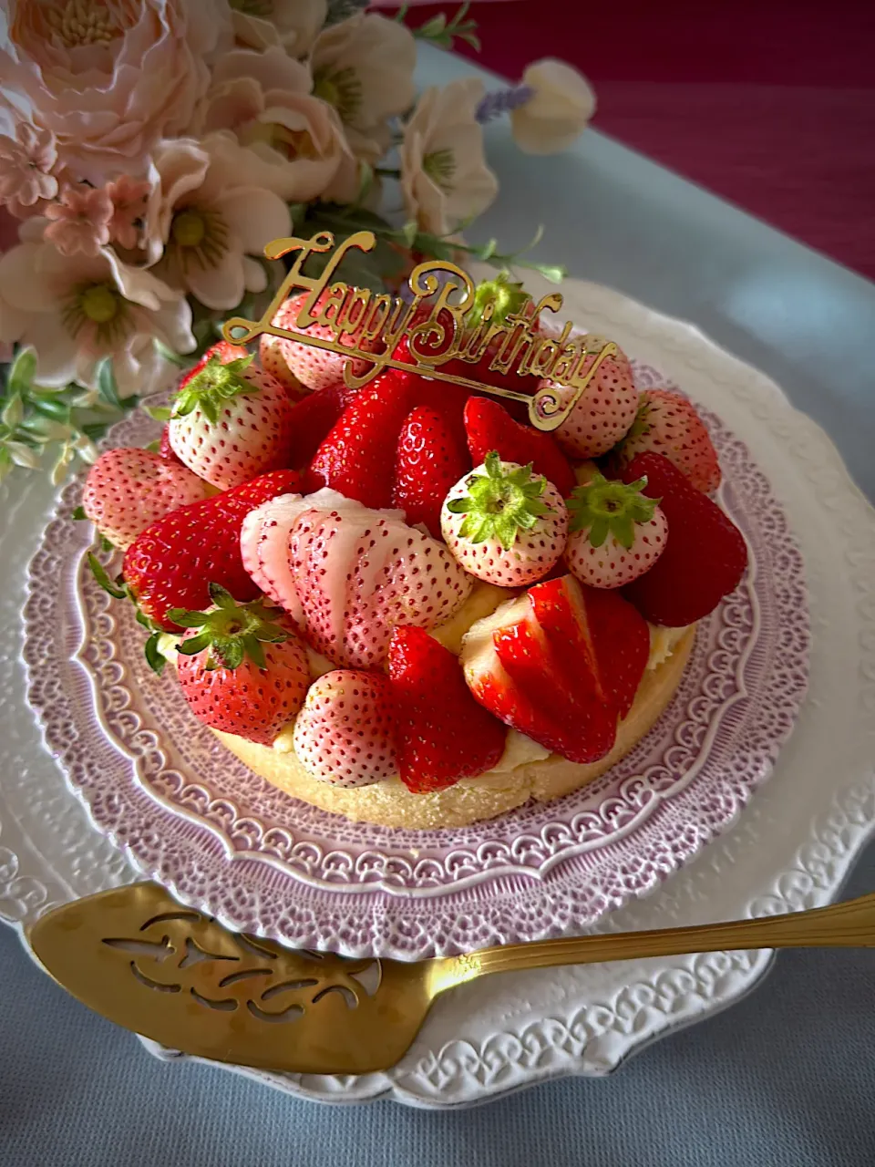 鬼百合さんの料理 いちご🍓タルト𓂃•.ꕤ୭*でお誕生日おめでとうございます🎂🎉|いっちゃんさん